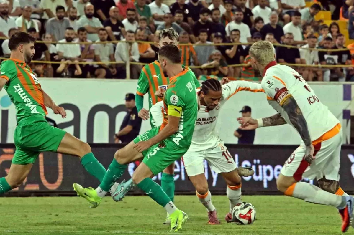 Galatasaray, Alanyaspor'u 1-0 Geçti
