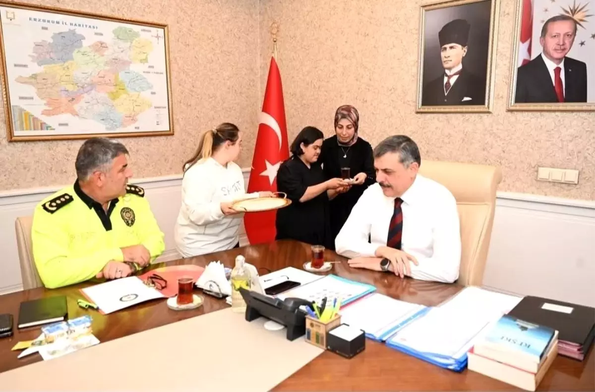 Erzurum Valiliği'nde Down Sendromlu İki Özel Çocuk Göreve Başladı