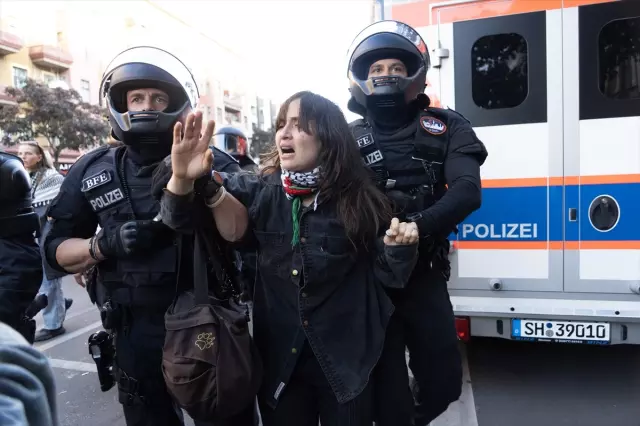 A massive march of 100,000 people for Palestine in Germany! The police intervention was harsh