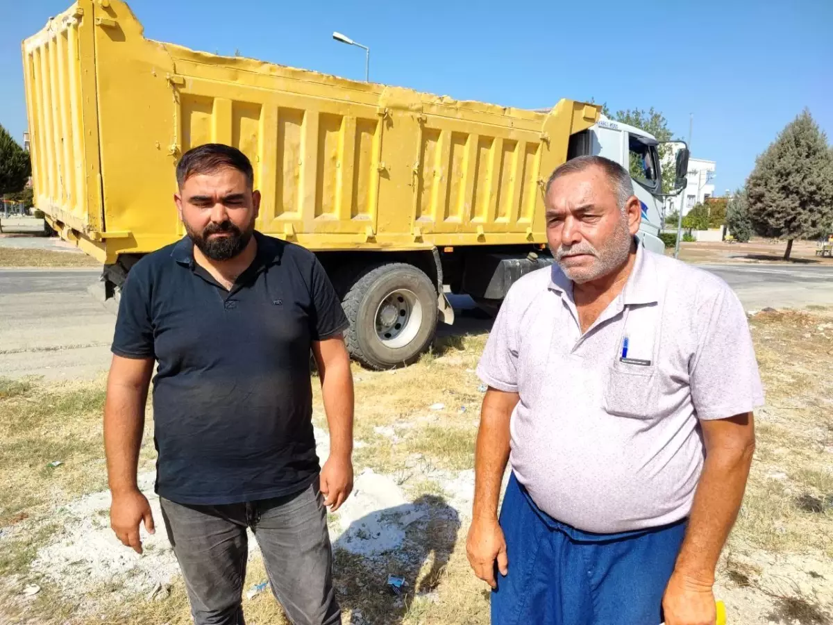 Adana'da Baba ve Oğul, Aldıkları Çekin Karşılıksız Çıkmasıyla Dolandırıldıklarını İddia Etti