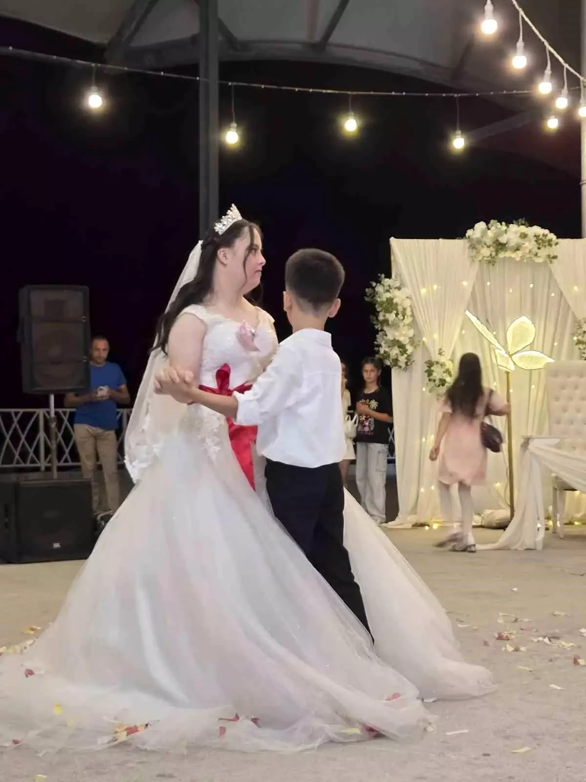 Down Sendromlu Gülsüm'ün Gelinlik Hayali Gerçek Oldu