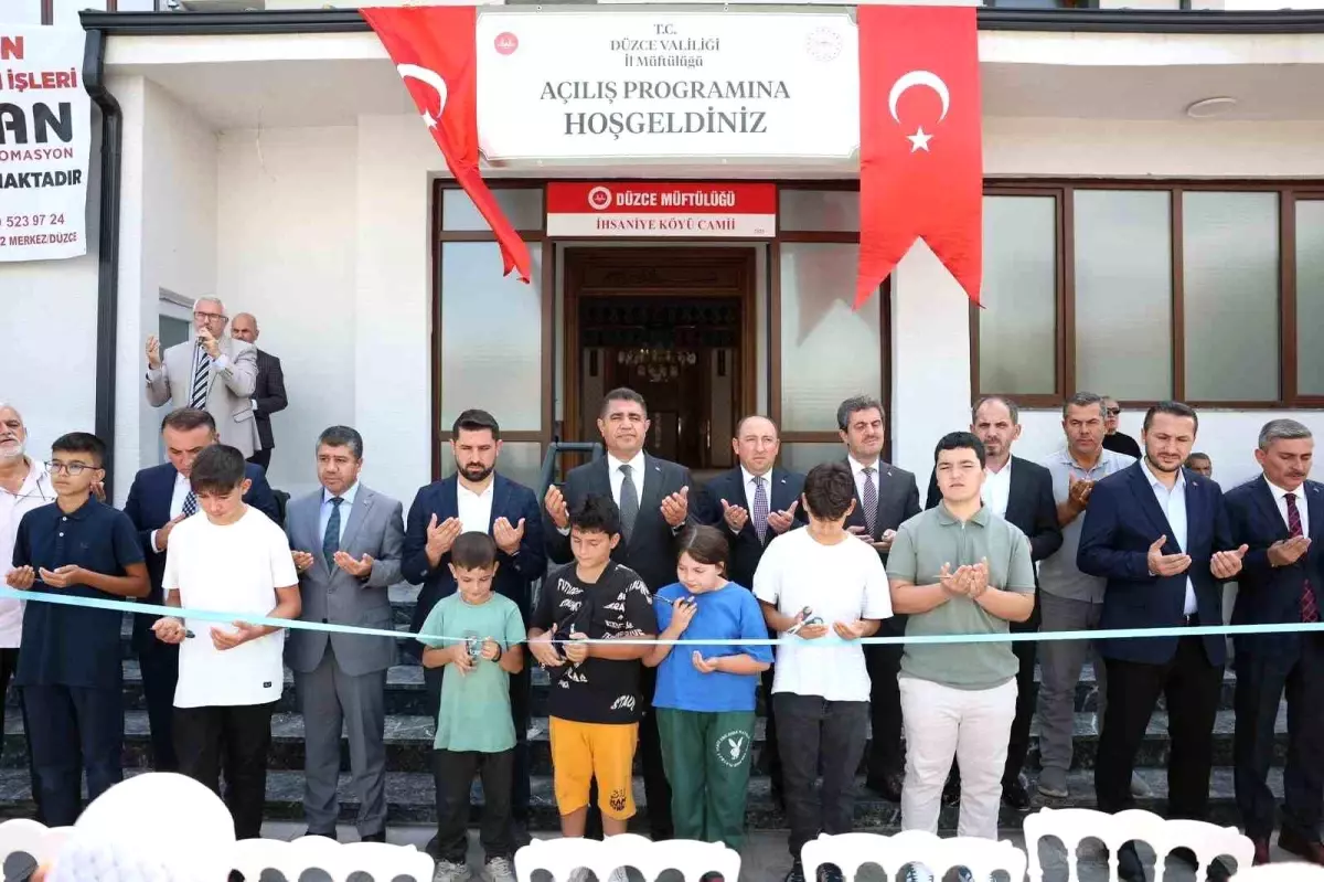 Düzce'de Yıkılan İhsaniye Köyü Camii Yeniden İnşa Edildi