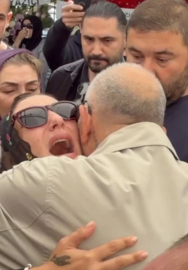 gullu son yolculuguna ugurlaniyor 19092411 9822 m