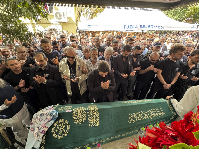 Güllü'ye son veda: Sanat dünyasının vefasızlığı dikkat çekti Güllü'ye son veda: Sanat dünyasının vefasızlığı dikkat çekti