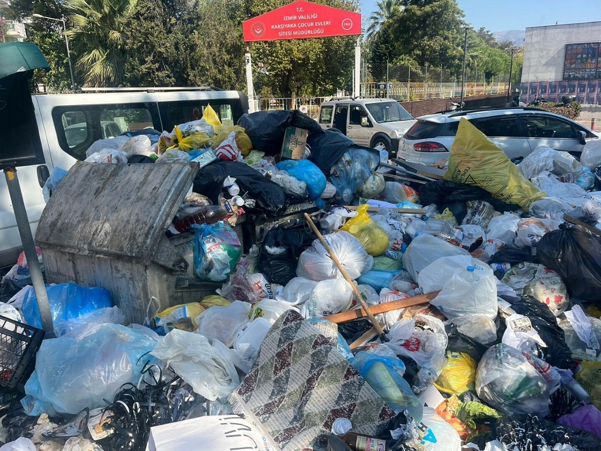 Karşıyaka'da İşçi Eylemi Sonlandı, Ama Çöp Krizi Devam Ediyor