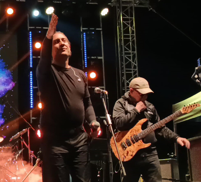 Kıraç did not forget Güllü at the concert