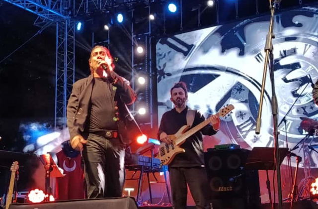 Kıraç did not forget Güllü at the concert