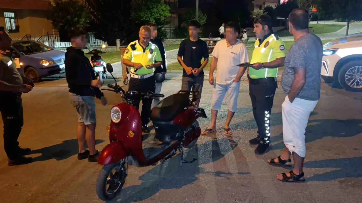 Antalya'da Motosikletle Gece Gezen Çocuklara Ailelerine 60 Bin Lira Ceza