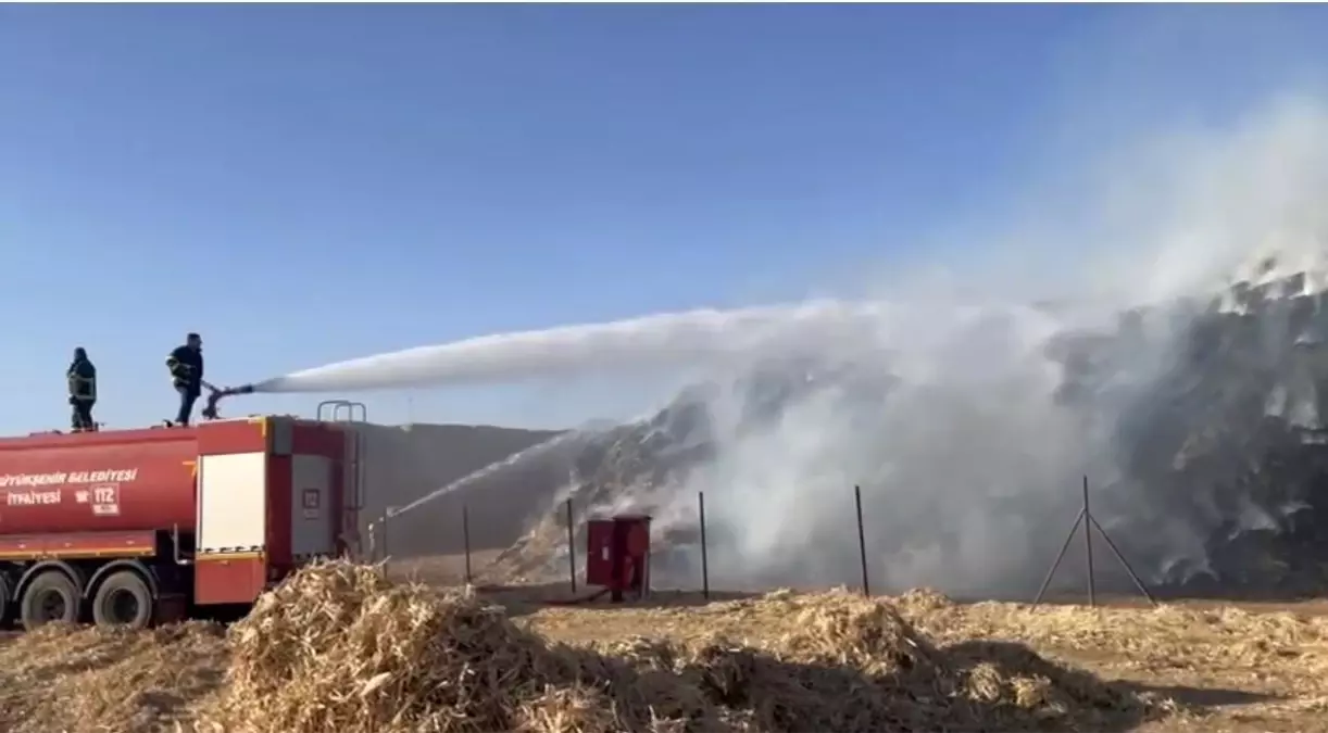Mardin'de Enerji Şirketine Ait Mısır Balyalarında Yangın