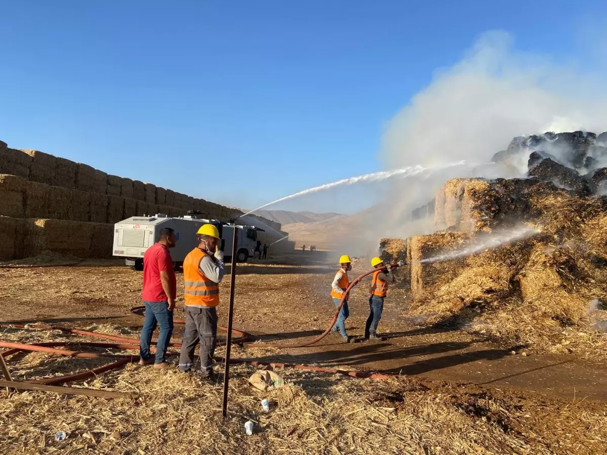 Mardin'de Enerji Şirketine Ait Depoda Mısır Balyası Yangını