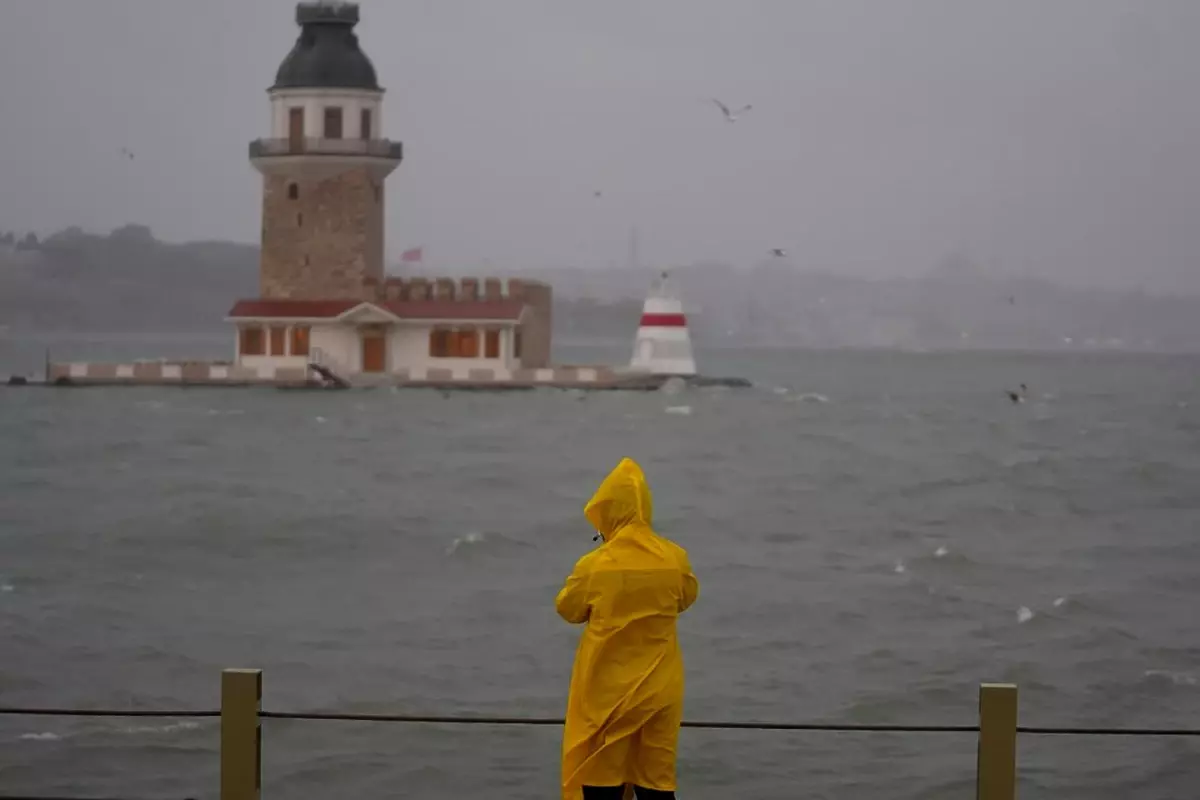 Meteoroloji'den 13 kente 'sarı' kodlu uyarı: Fırtına ve sağanak geliyor