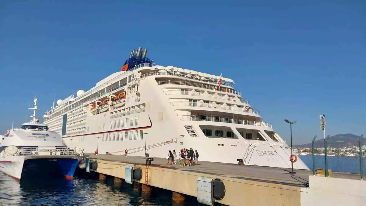 Bodrum'a Lüks Yolcu Gemisi Europa 2 Geldi