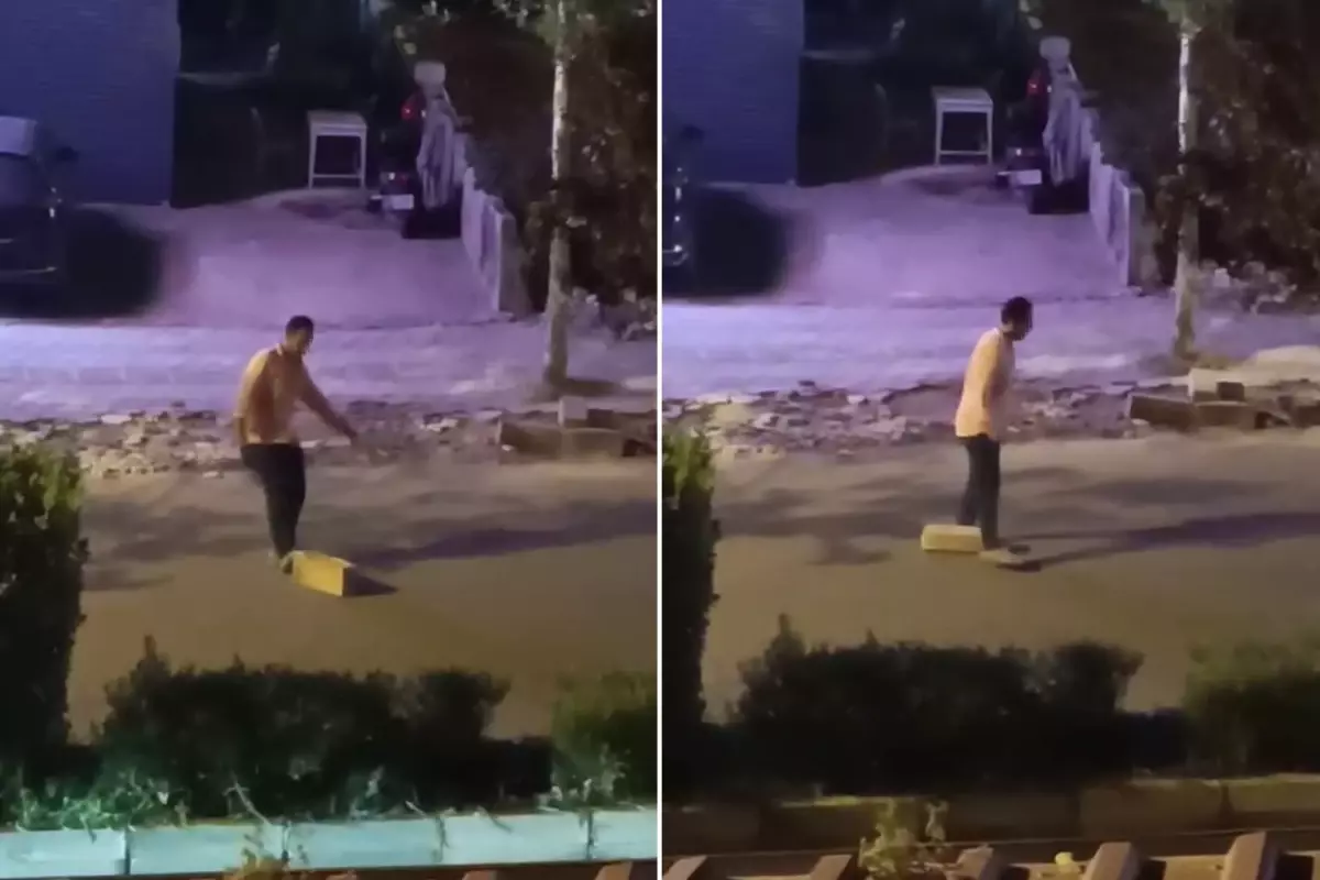 Otostop çektiği araçlar dursun diye yola taş koydu