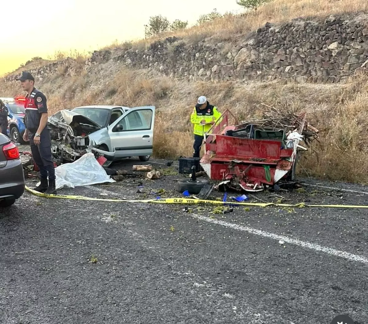 Nevşehir'de Tarım Aracı ve Otomobil Çarpıştı: 1 Ölü, 4 Yaralı
