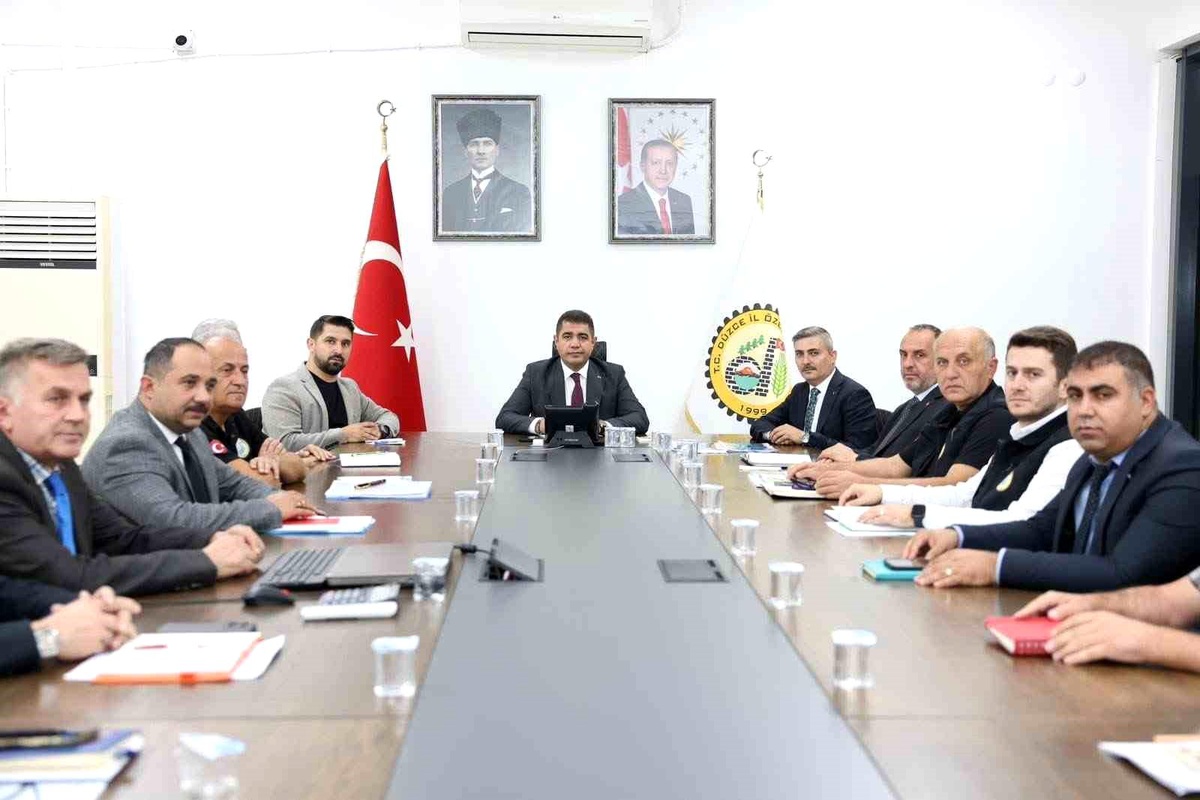 Düzce Valisi Selçuk Aslan, 2025 Yılı Yatırım ve Performans Programını Değerlendirdi