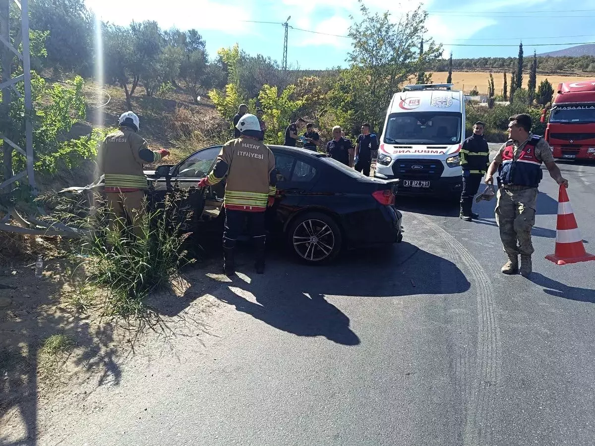 Hatay'da Kontrolden Çıkan Otomobil Devrildi, Sürücü Yaralandı