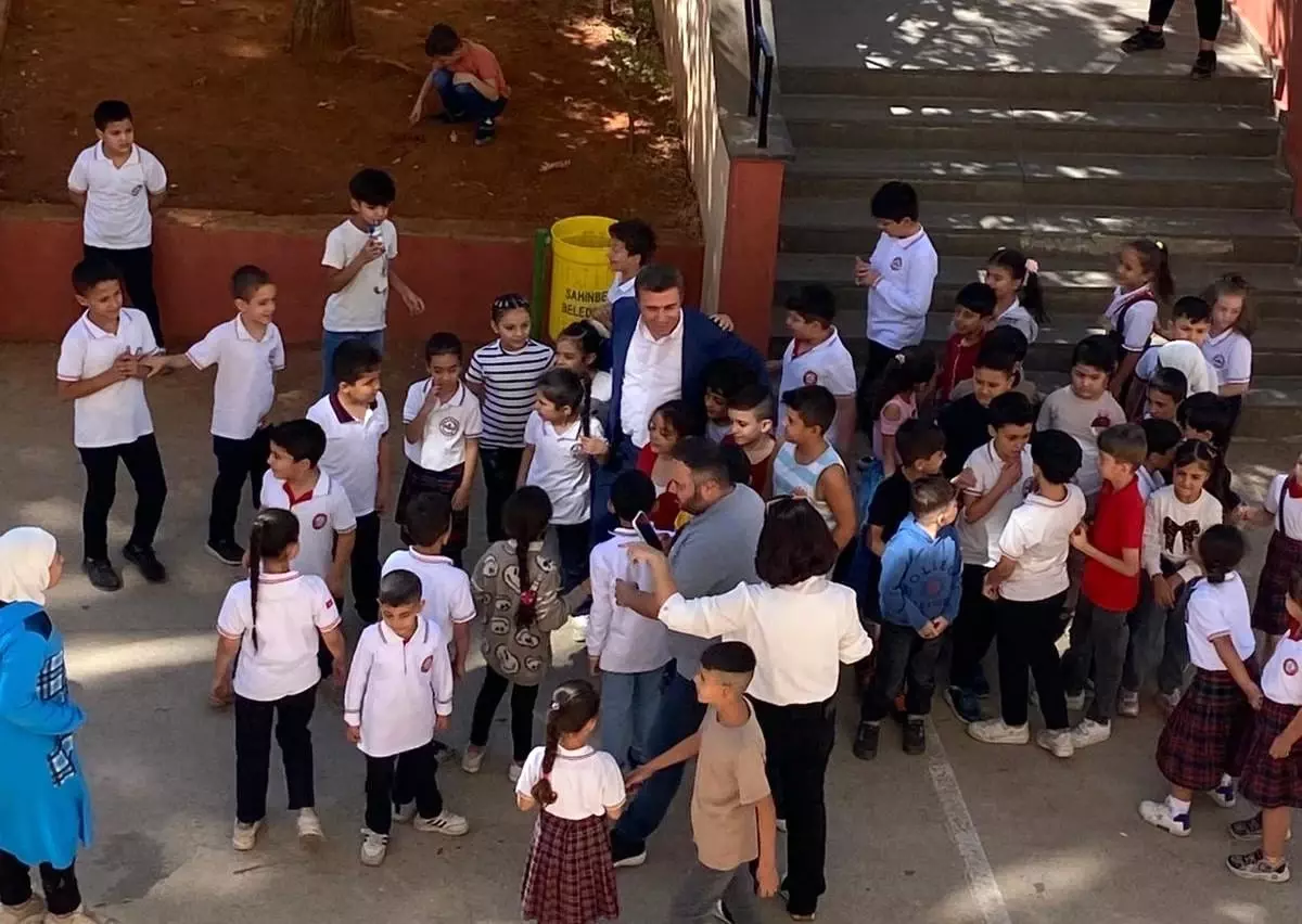 Eski Öğrenci, Mezun Olduğu Okulun Müdürü Oldu