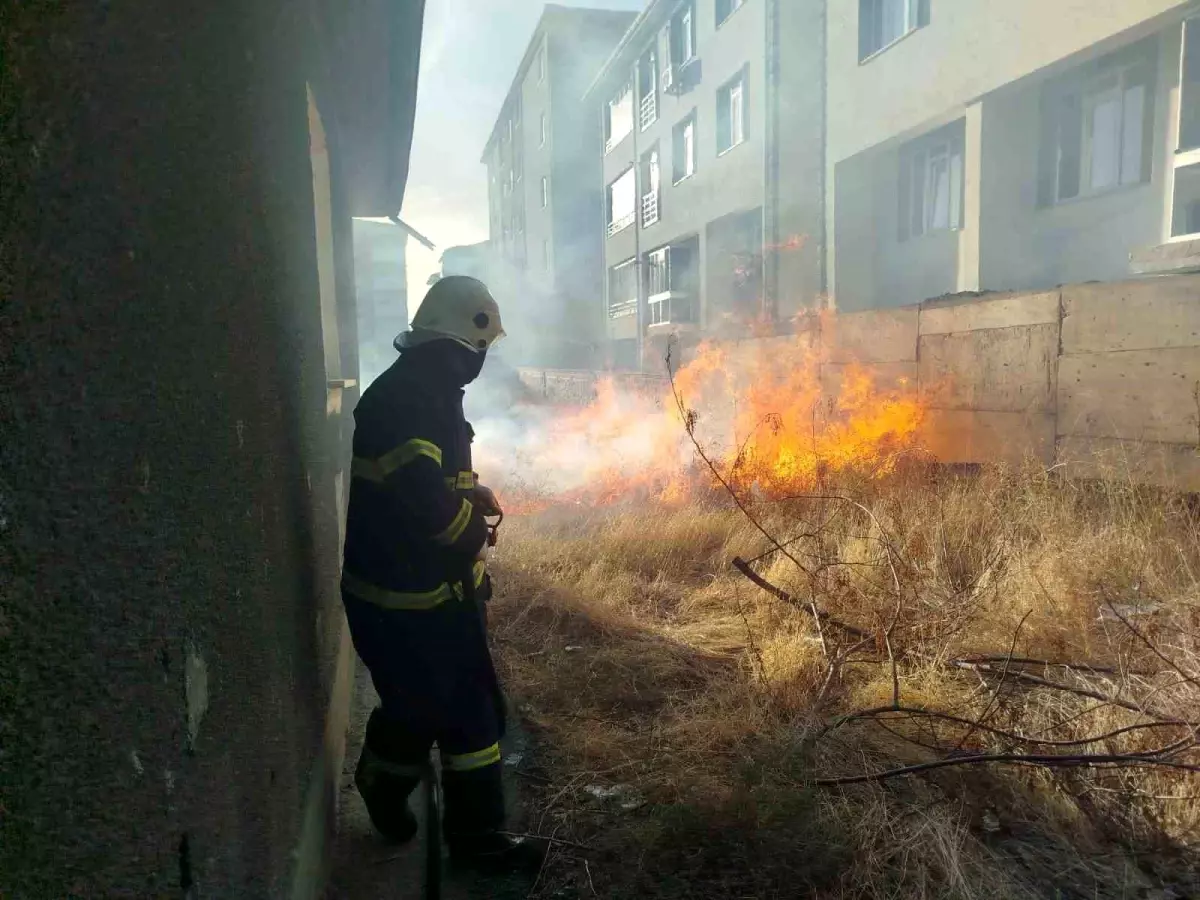 Erzincan'da Bahçede Yangın Çıktı