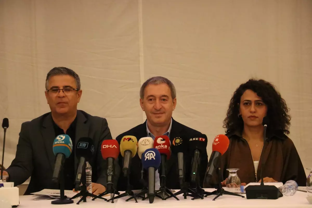 Tuncer Bakırhan: Suriye'deki meseleler Türkiye'deki sürecin önüne set olmamalı
