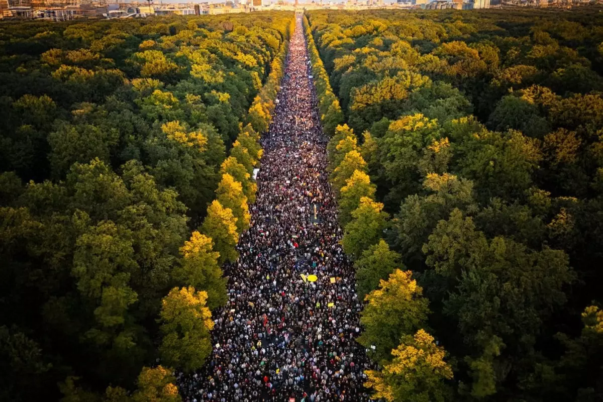 Berlin'de Filistin'e destek yürüyüşü! 100 binden fazla kişi katıldı