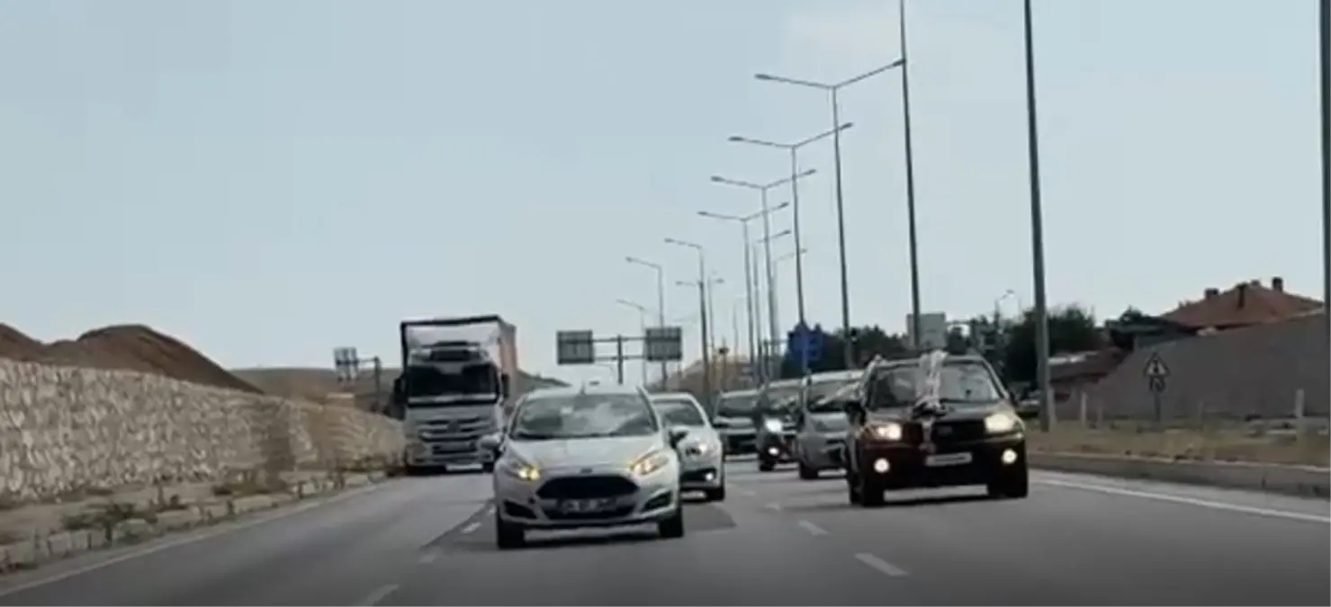 Düğün Konvoyundaki Kaza Kameraya Yansıdı