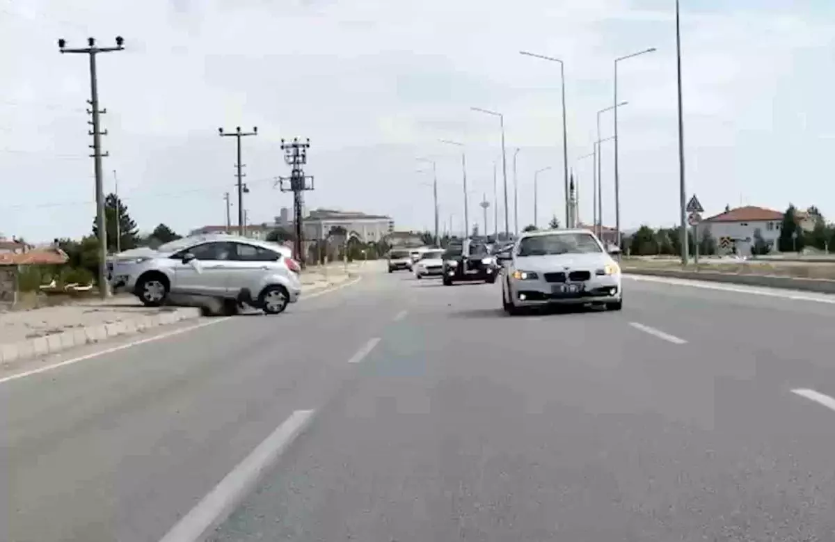 Çorum'da Düğün Konvoyunda Kaza: 2 Yaralı