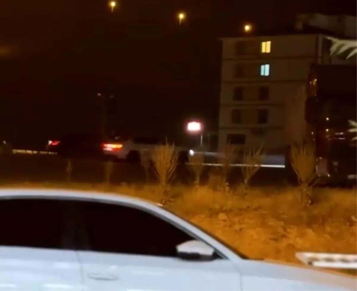Elazığ'da Drift Yapan Otomobilin Tehlikeli Anları Kamereye Yansıdı
