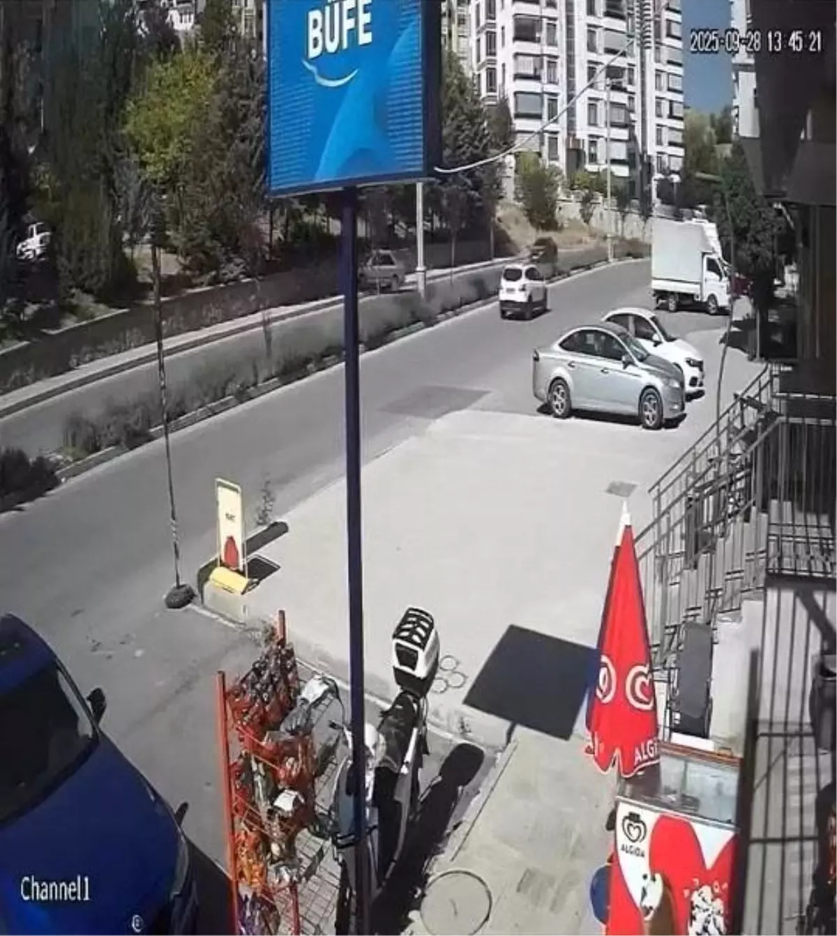 Elazığ'da Otomobil İstinad Duvarına Çarptı: 2 Yaralı
