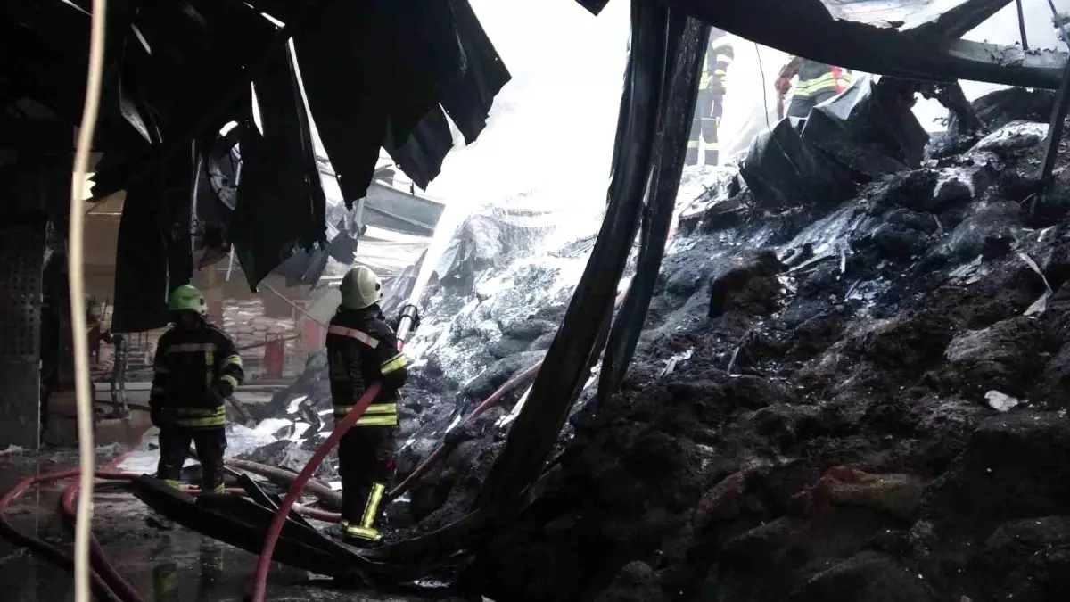 Erzurum'da Terlik Hammaddesi Fabrikasında Yangın