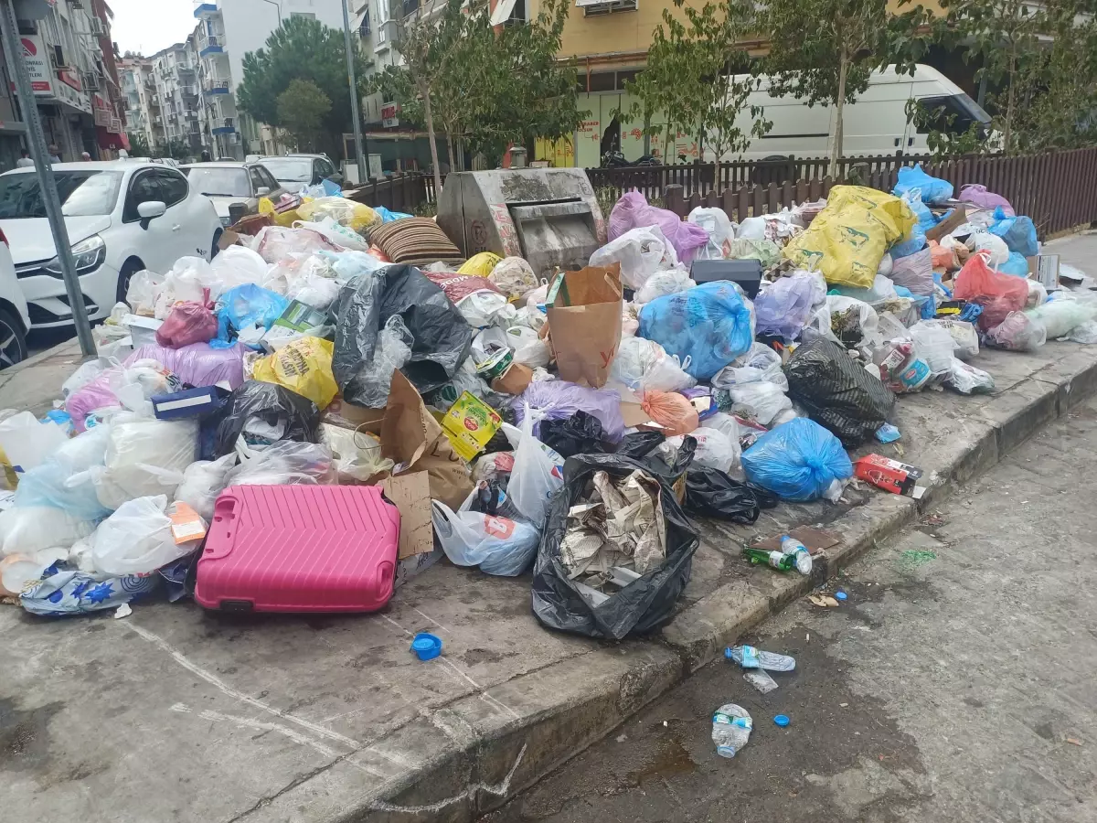 Karşıyaka'da İşçi Eylemi Sonrası Çöp Sorunu Devam Ediyor