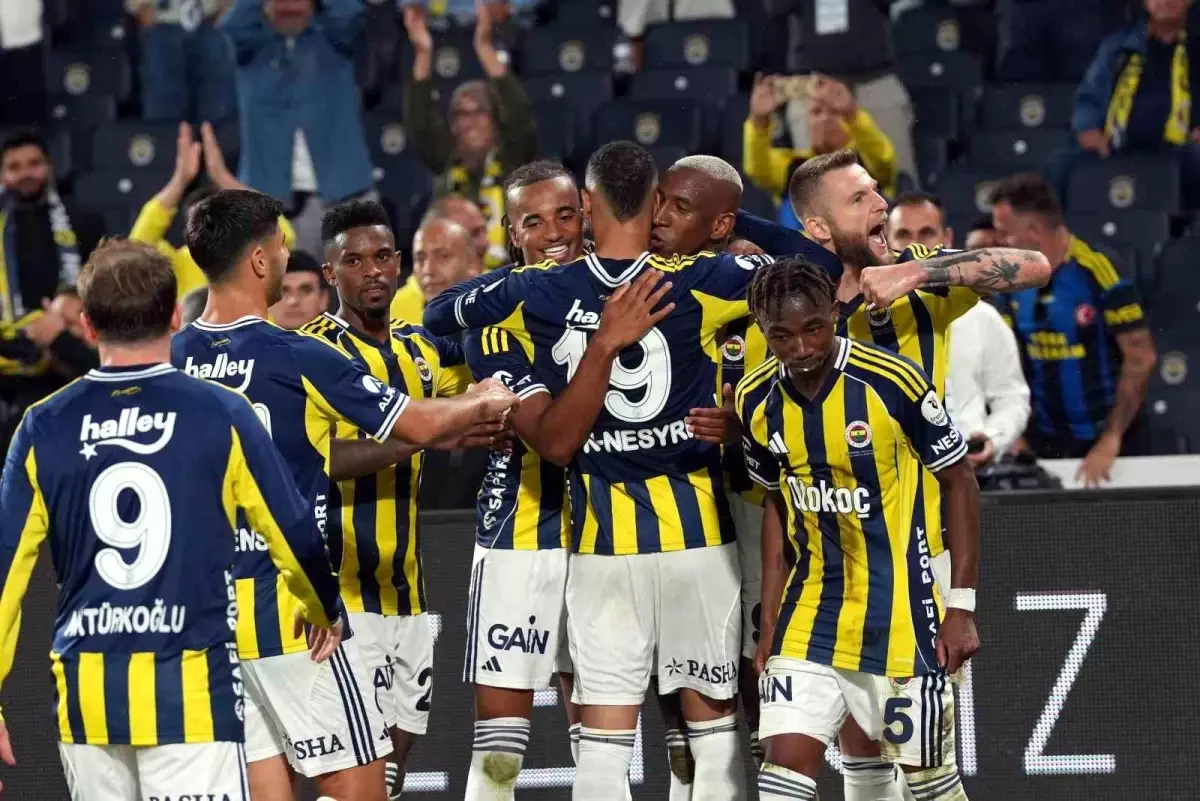 Fenerbahçe, Antalyaspor'u 2-0 Mağlup Ederek Galibiyet Serisini Sürdürdü