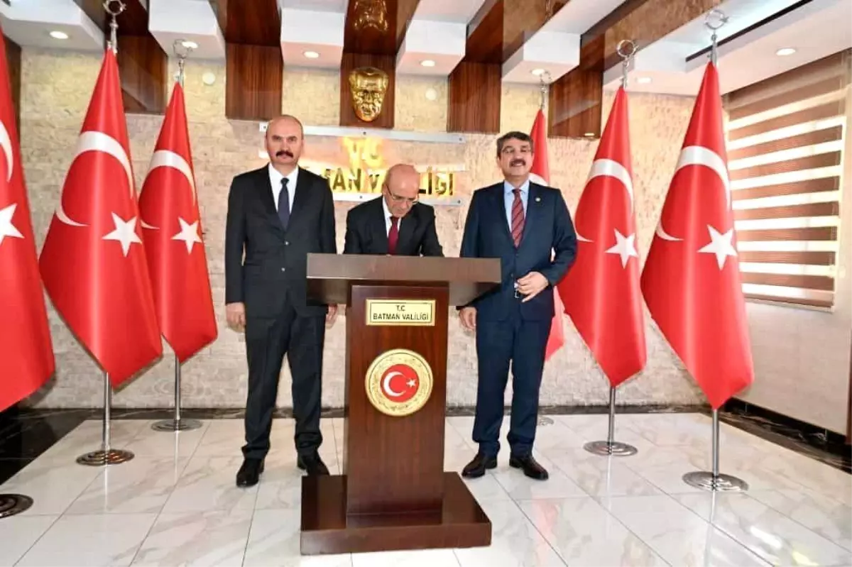 Bakan Şimşek, Batman'da Valiliği Ziyaret Etti