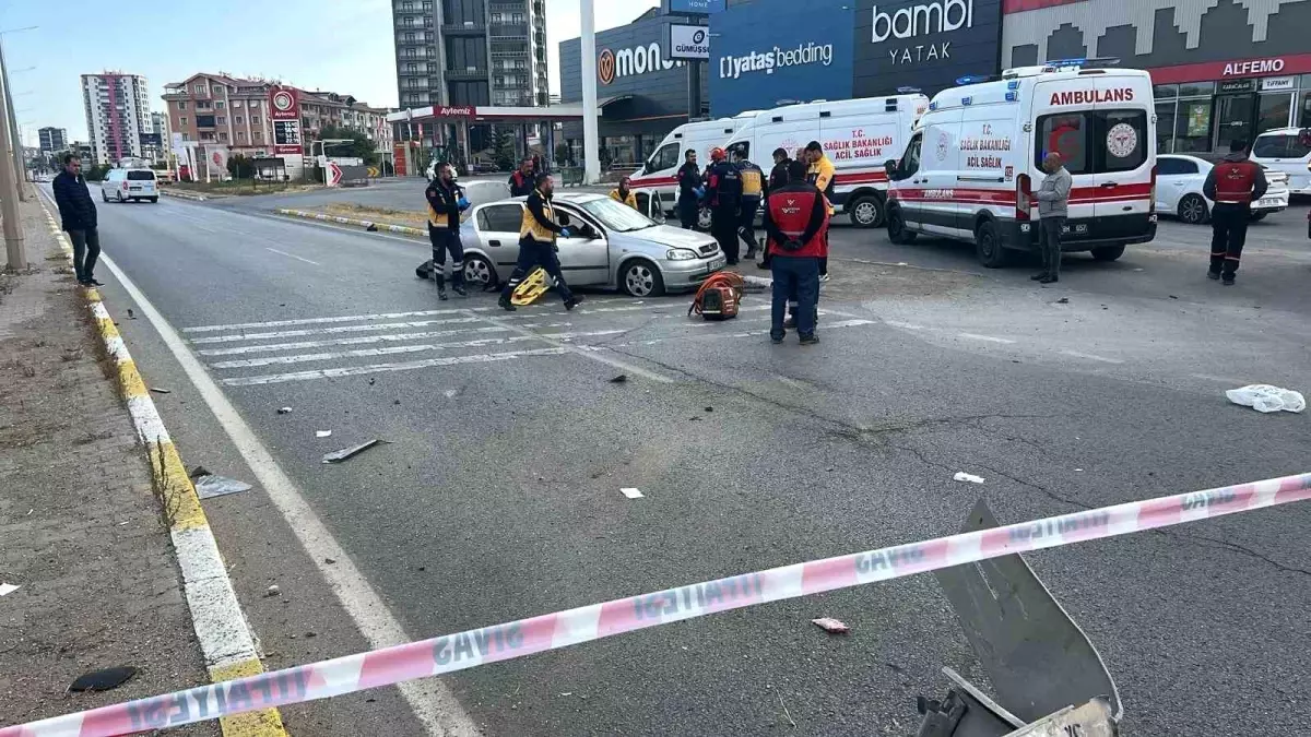 Sivas'ta Trafik Kazası: 1 Ölü, 3 Yaralı