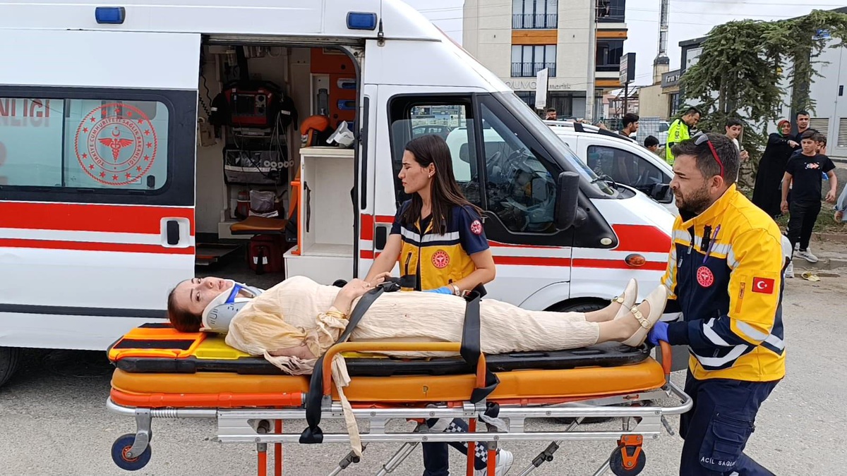 Bursa'da Trafik Kazası: 3 Yaralı