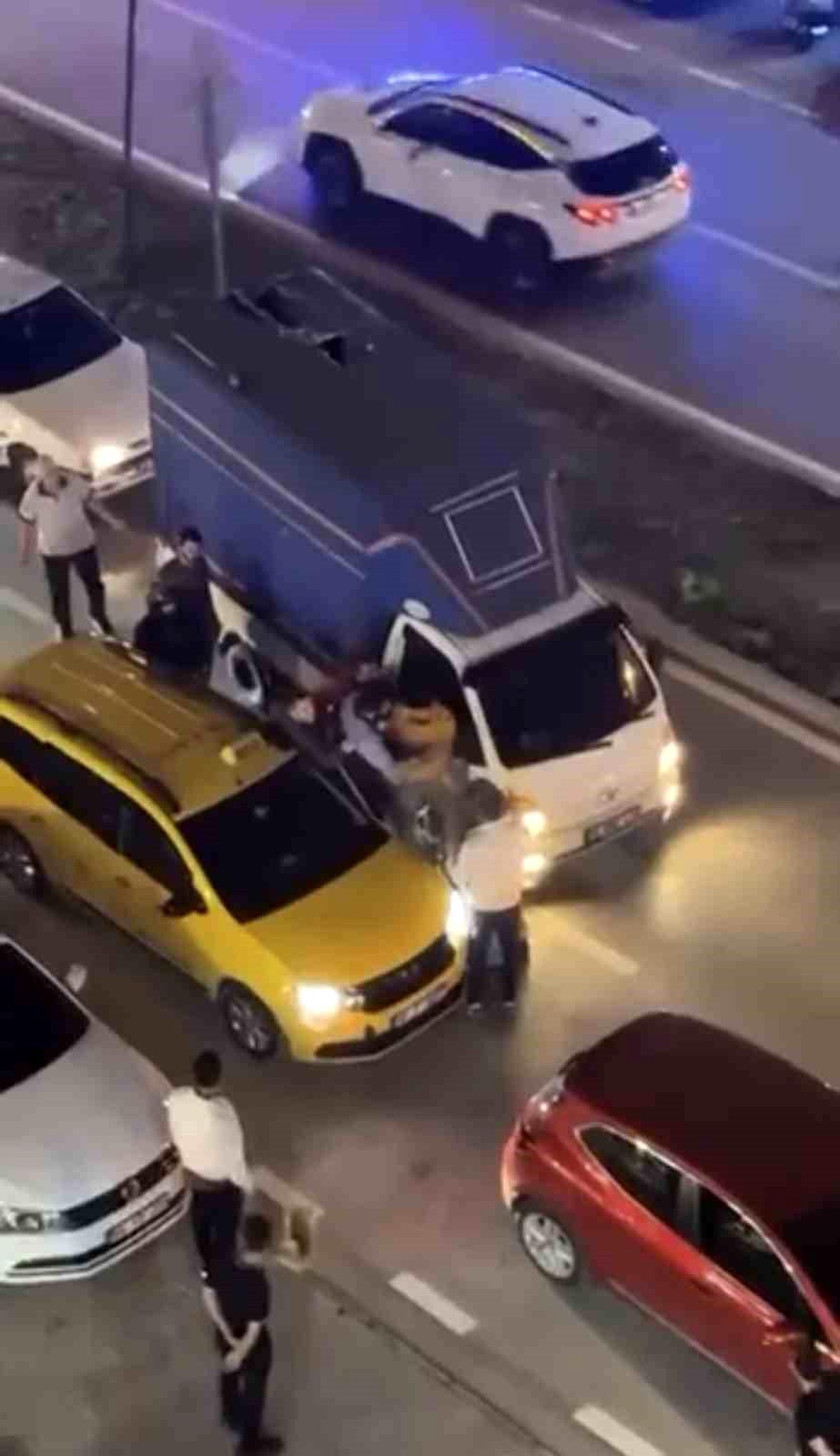 Bursa'da Sürücüler Trafikte Kavga Etti
