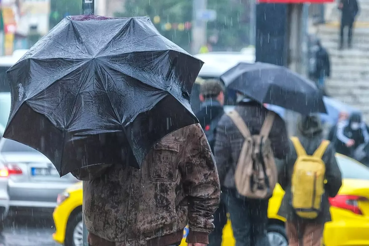 Kışlıkları çıkarın! Yeni haftada sıcaklıklar düşecek, sağanak devam edecek