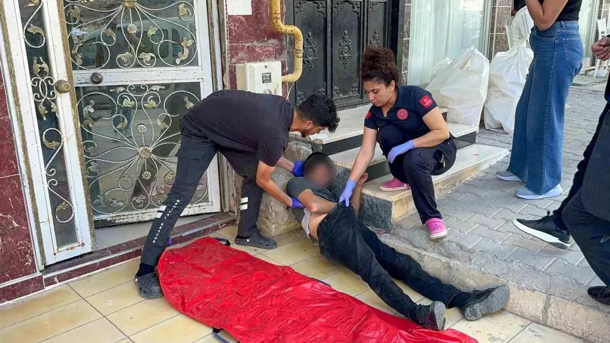 Adıyaman'da Uyuşturucu Bağımlısı Kaldırımda Yığıldı