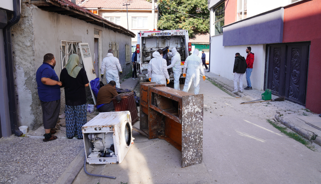 Residents complained, 4 tons 650 kilograms of trash were removed from the house entered by the teams