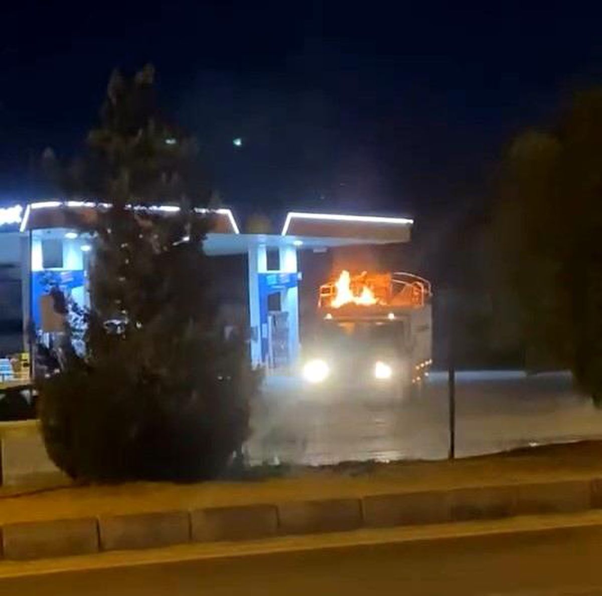 Elazığ'da Pikap Yangını Panik Yarattı