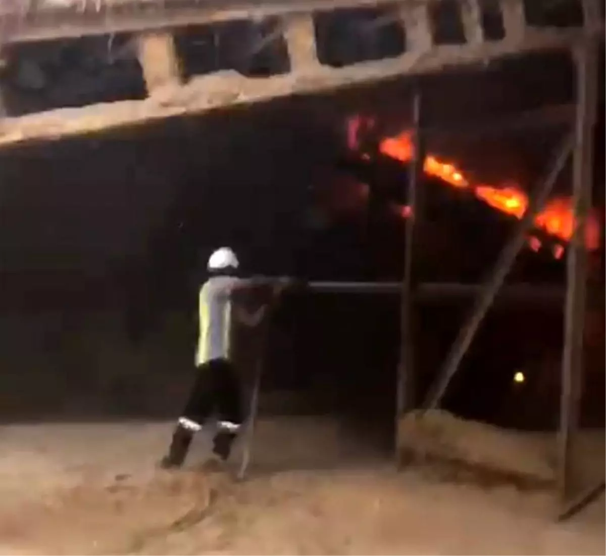 Adana'daki Tarımsal Atık Enerji Fabrikasında Yangın Kontrol Altına Alındı