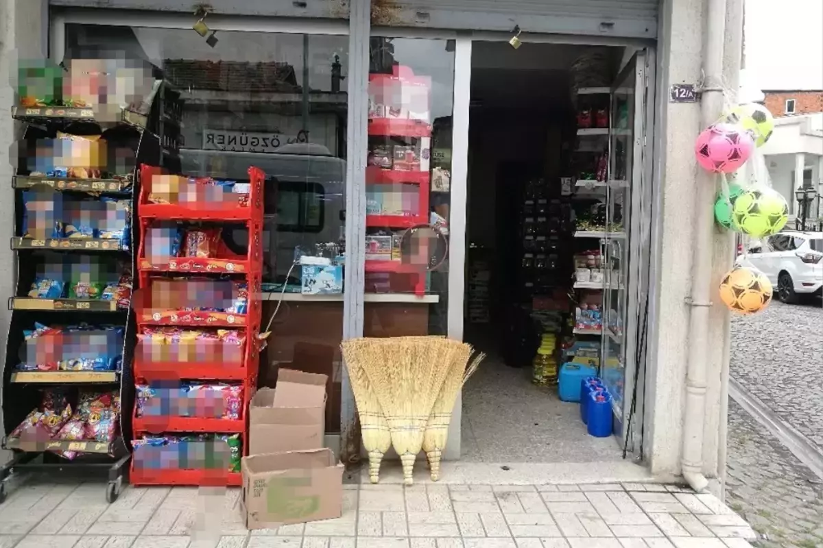 Bakkal dükkanında sızan gazdan zehirlenen anne ile kızı hayatını kaybetti