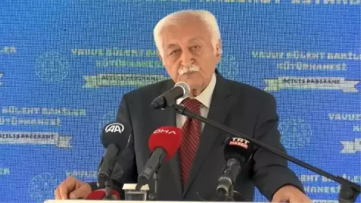 Ünlü Şair Yavuz Bülent Bakiler Hayatını Kaybetti