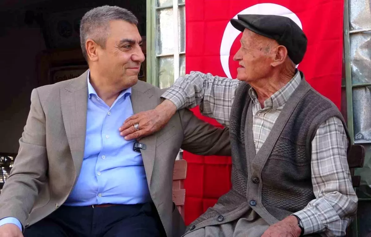 90 Yaşındaki 'Garip Dede' Yılın Esnafı Seçildi