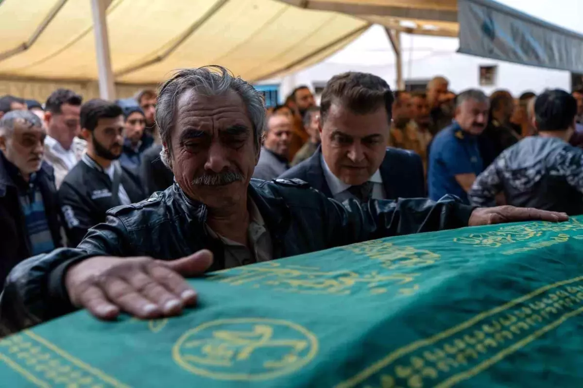 Manisa'da Korkunç Kaza: Anne, Baba ve 6 Yaşındaki Çocukları Yan Yana Defnedildi