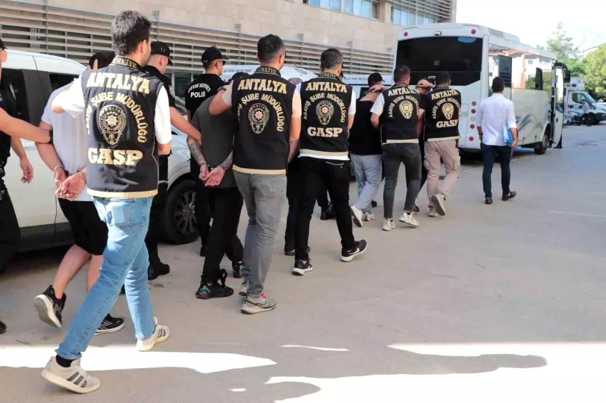Antalya'da Suç Organize Yapısına Yönelik Operasyon: 7 Gözaltı