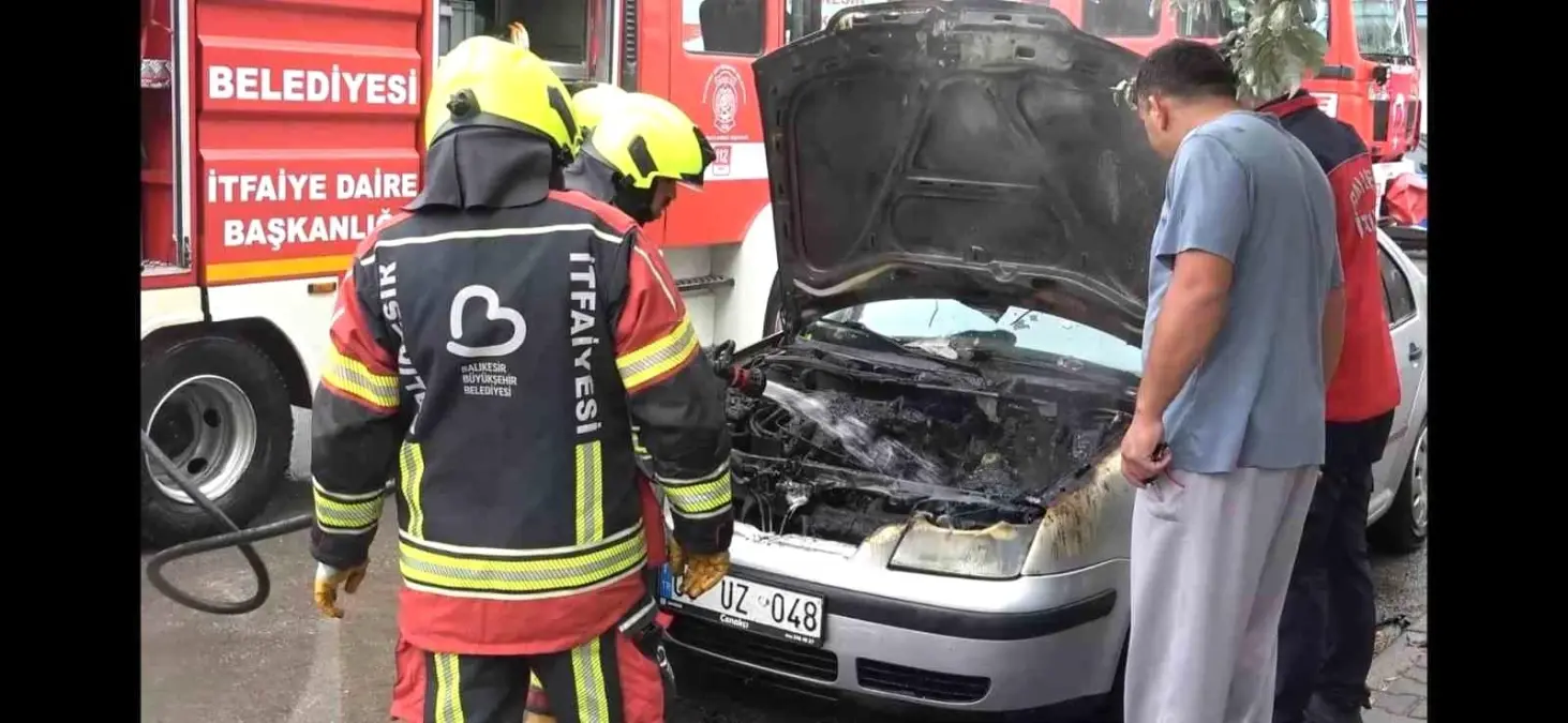 Balıkesir'de Park Halindeki Otomobilde Yangın Çıktı