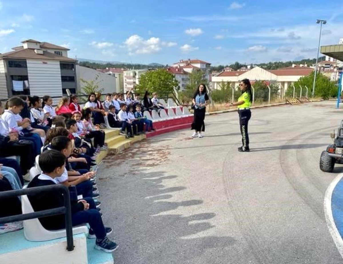 Bilecik'te Öğrencilere Trafik Eğitimi