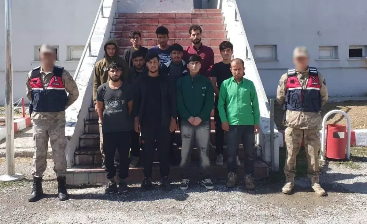Bitlis'te 11 Kaçak Göçmen ve 2 Organizatör Yakalandı