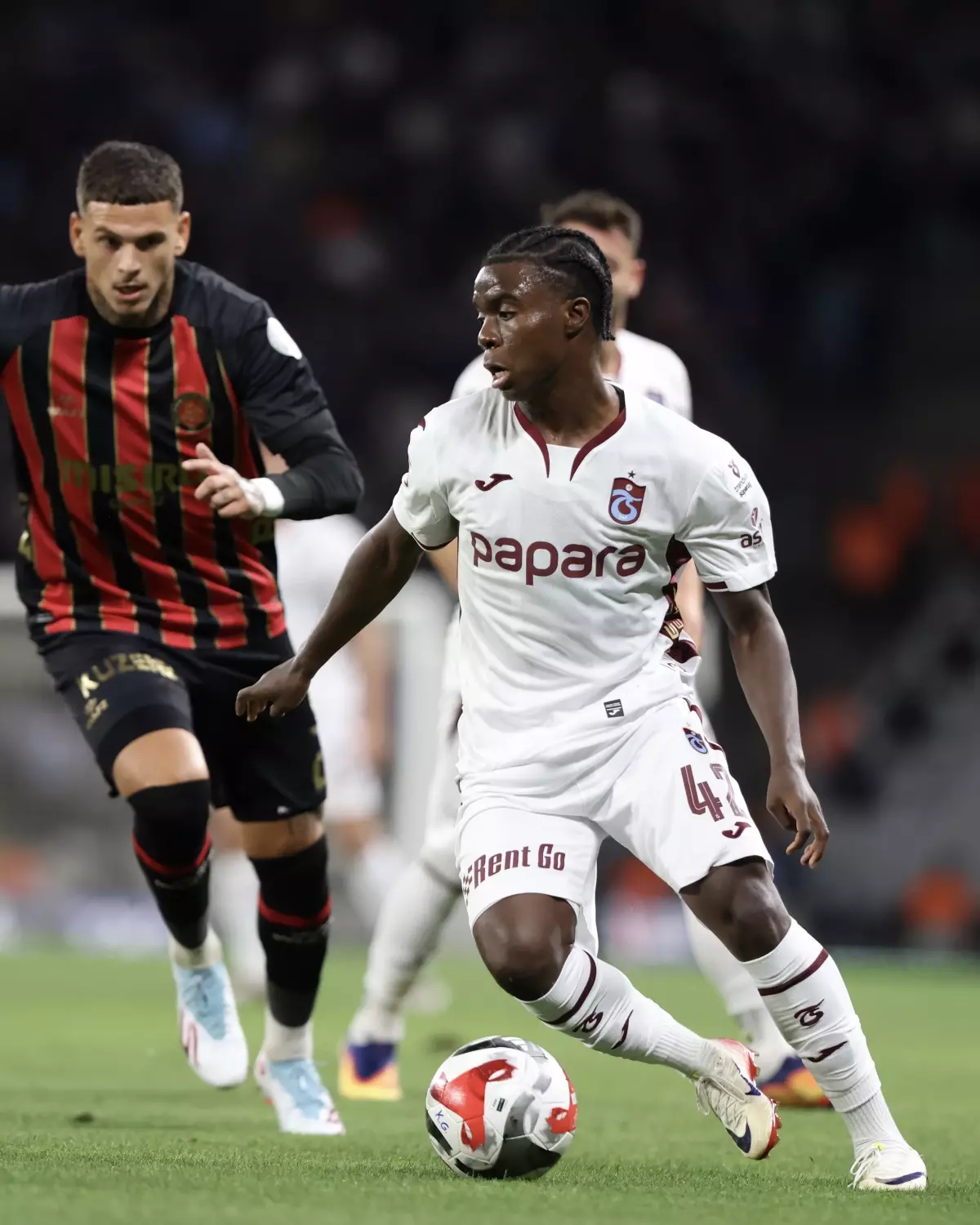 Trabzonspor'un Yeni Transferi Oulai, İlk Maçında Taraftarlardan Tam Not Aldı