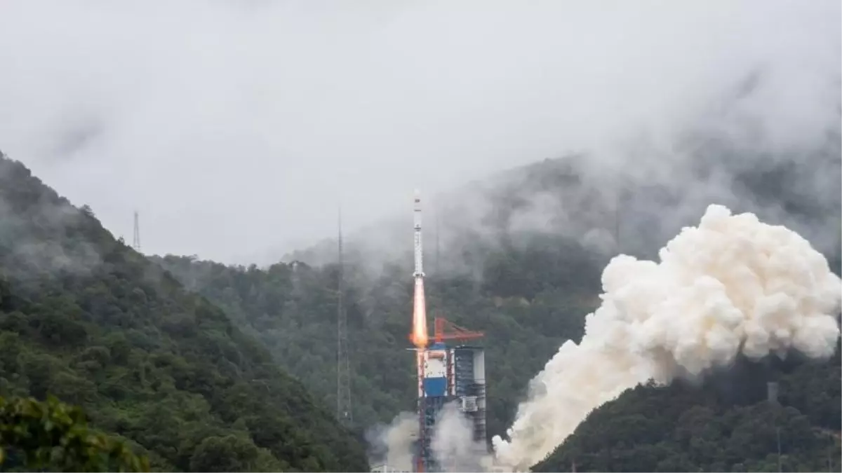 Çin, 'Shiyan-30' Uydularını Uzaya Fırlattı